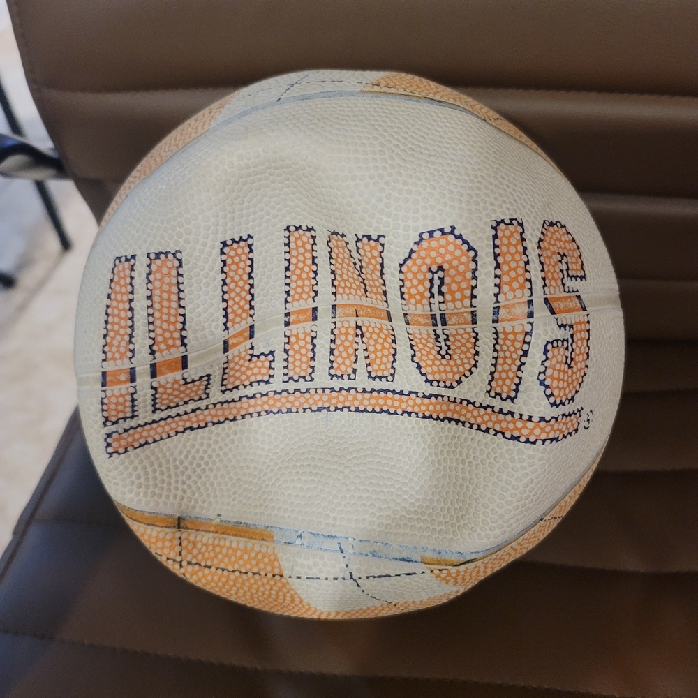 Vintage Univetsity Of Illinois Baskeball